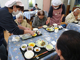 食事サービス　写真