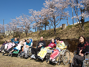 騰々舎　利用者の様子